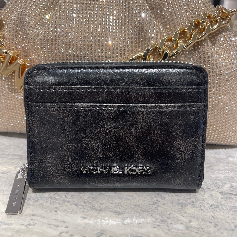 MICHAEL KORS Jet Set Medium Distressed Zip Around Card Case
Black
NWT - Picture 3 of 16